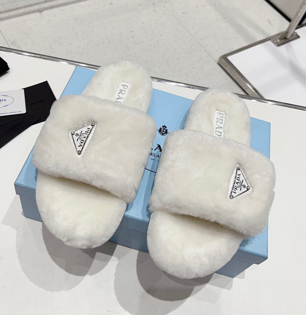 프라다 2024 여성용 울 슬리퍼 WA4603 DN