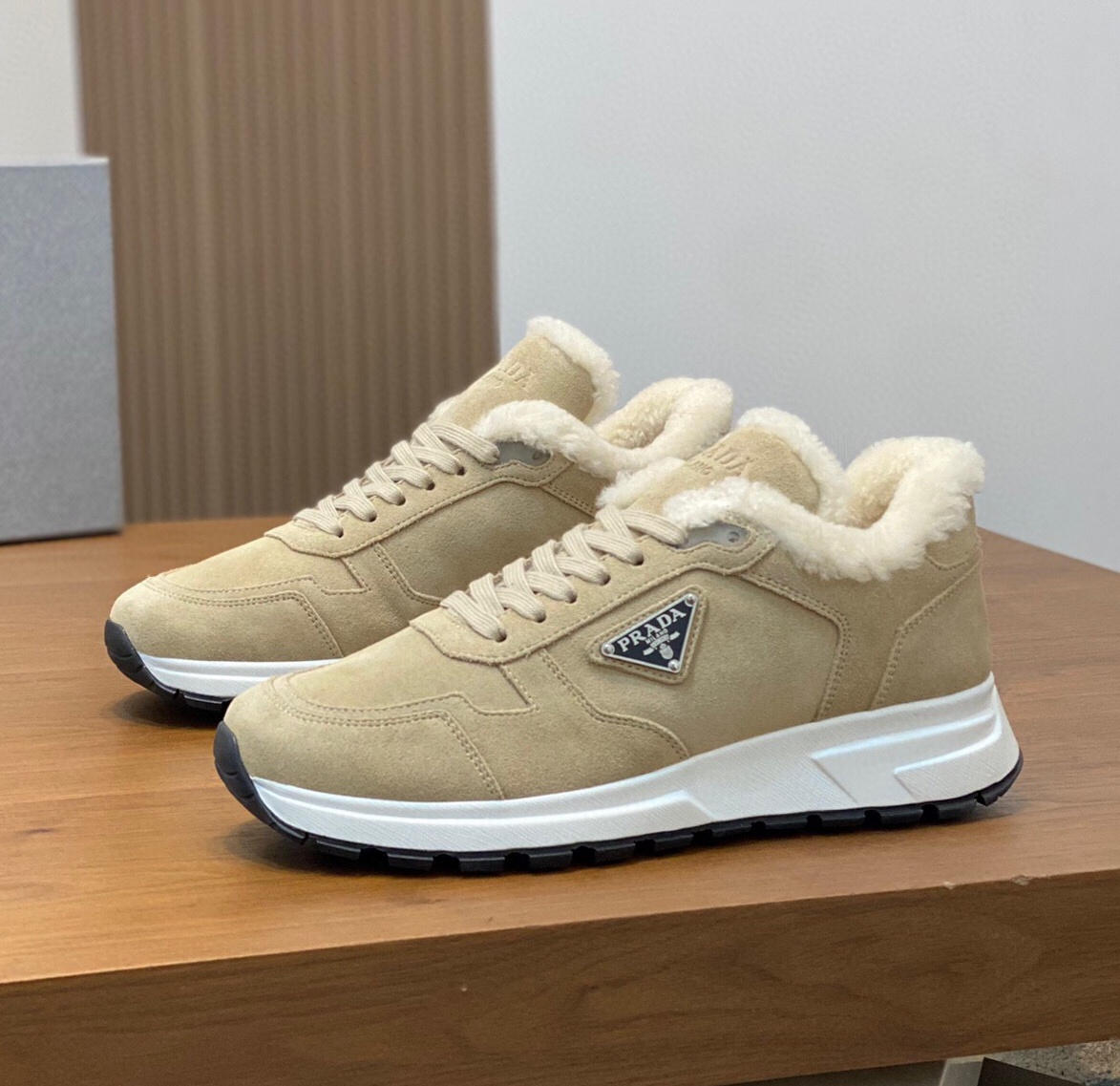 프라다 2024 남성용 스니커즈 PD531 SH-E