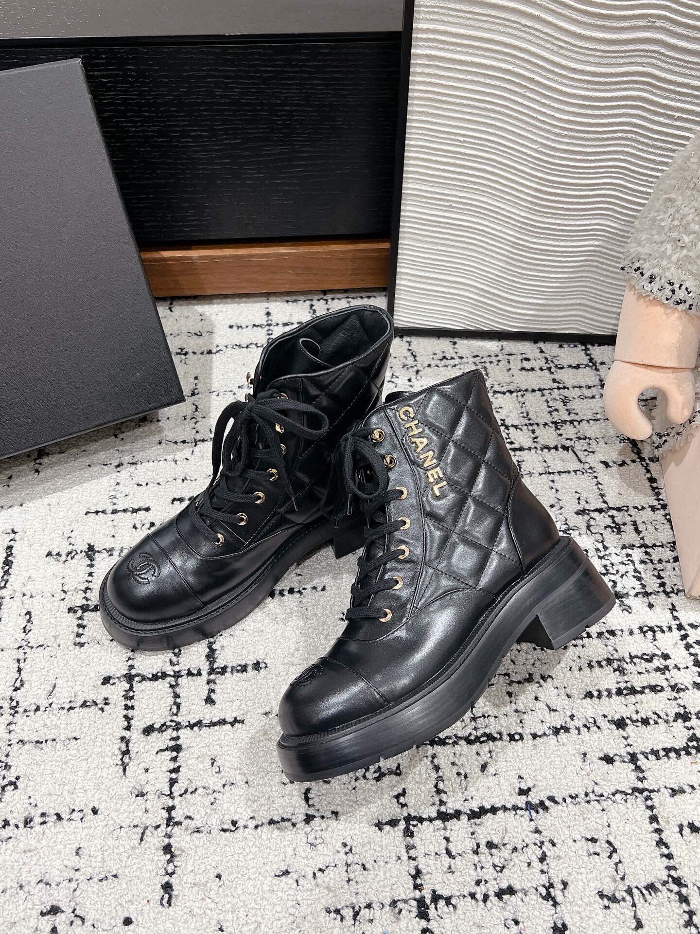 샤넬 2024 여성용 앵글부츠 WA4879 DN