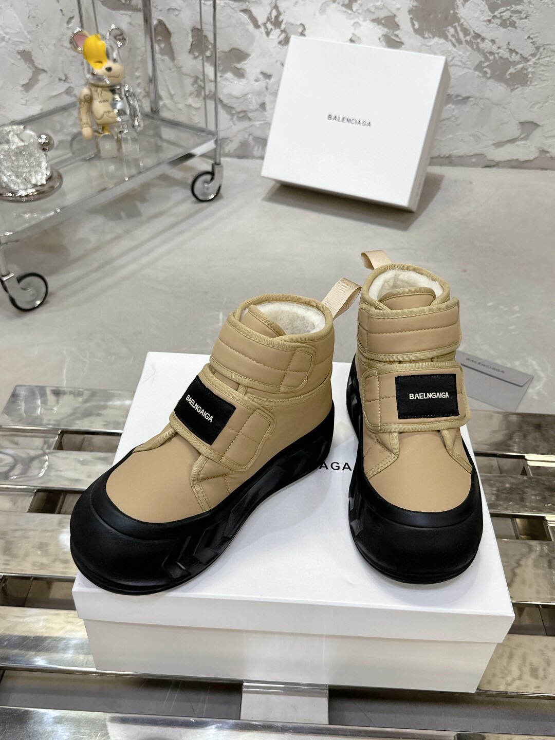 발렌시아가 2024 여성용 스너우부츠 WA4888 DN