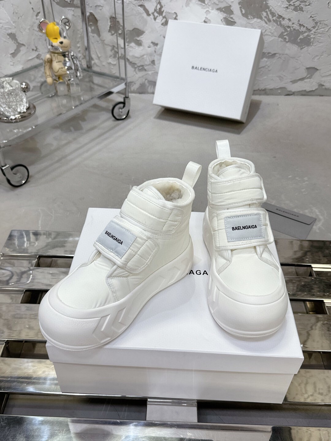 발렌시아가 2024 여성용 스너우부츠 WA4889 DN