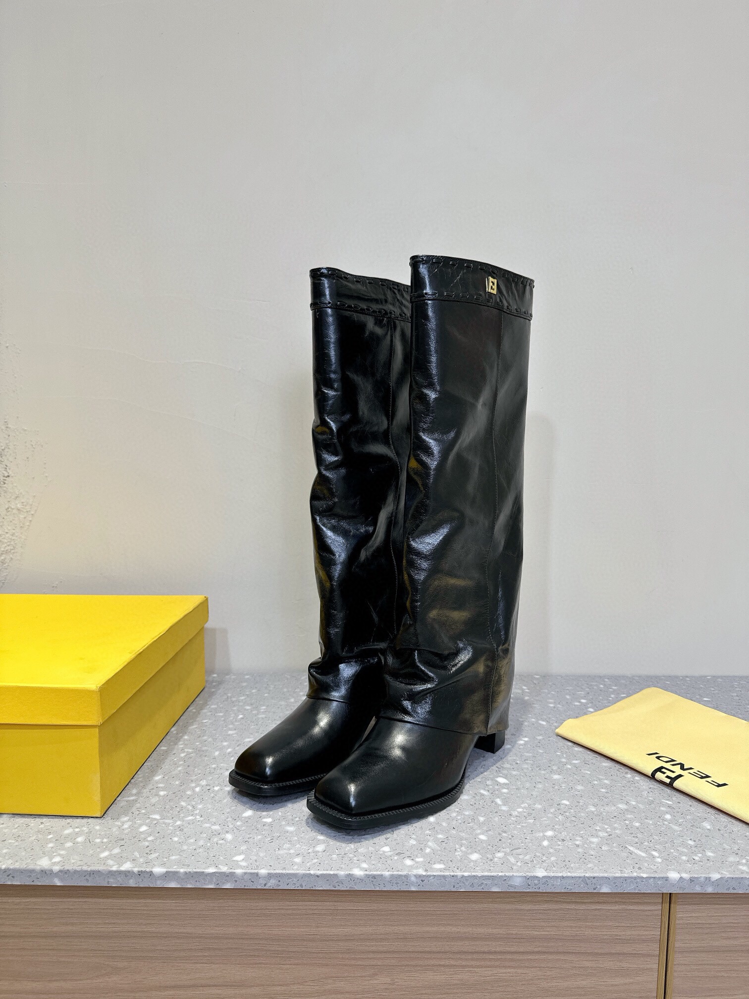 펜디 2024 여성용 롱부츠 WA4930 DN