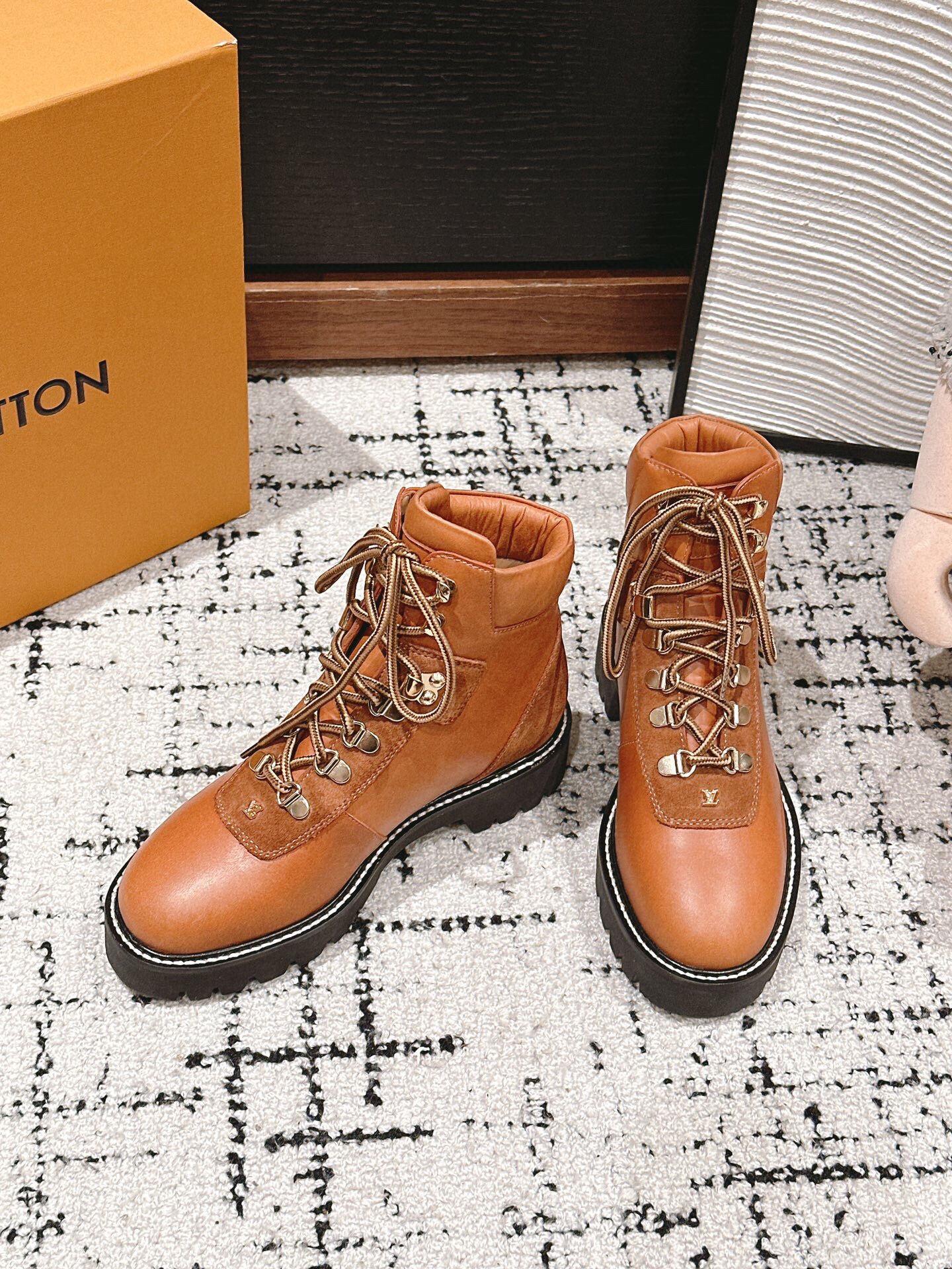 루이비통 2024 여성용 부츠 WA4943 DN