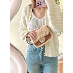 [홍콩명품.CHANEL] 샤넬 클래식 플랩백 시어링 램스킨 금장 베이지 브라운 AS5149 XC