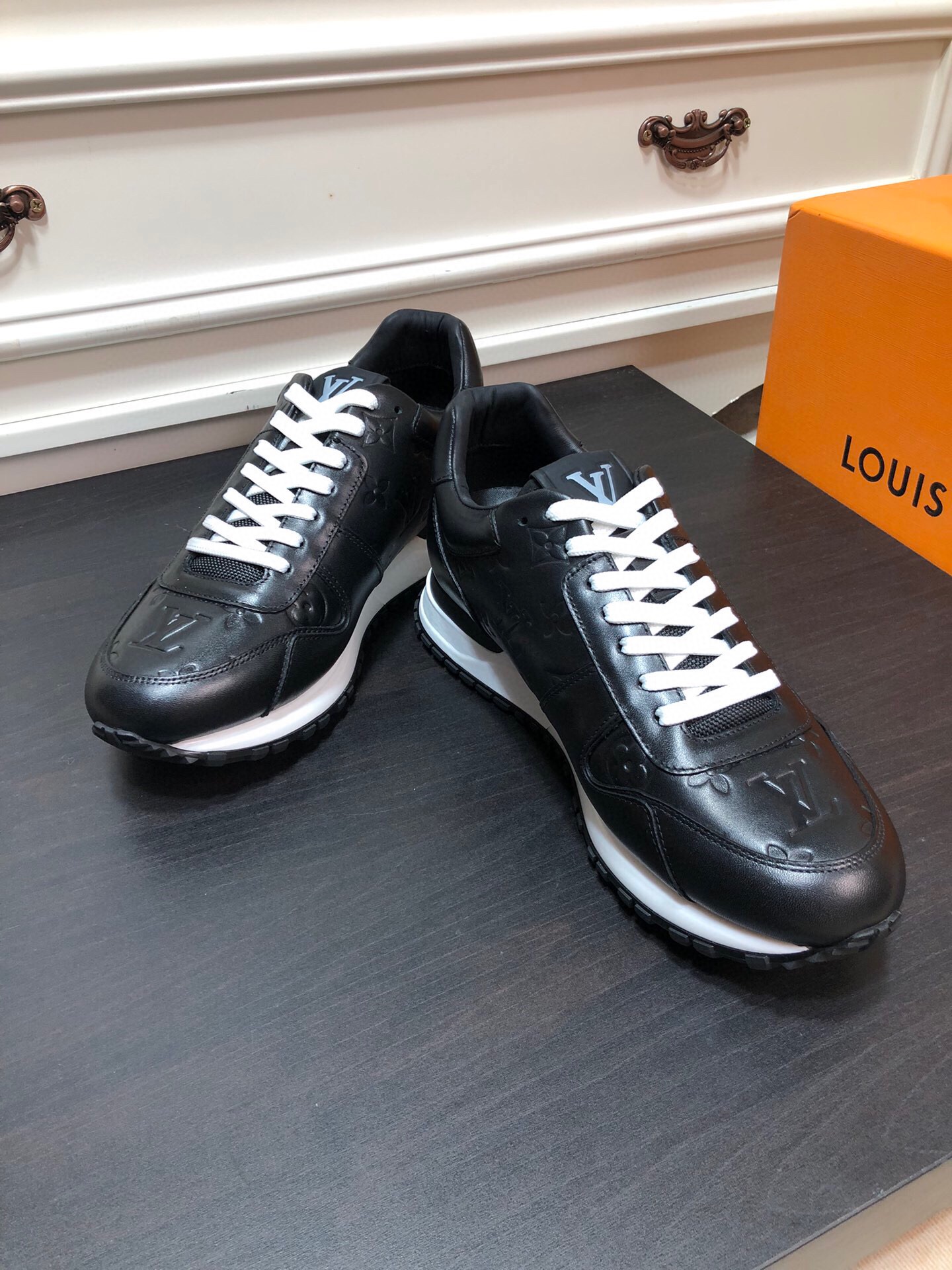 루이비통 2025 남성용 스니커즈 LV694 SH-E