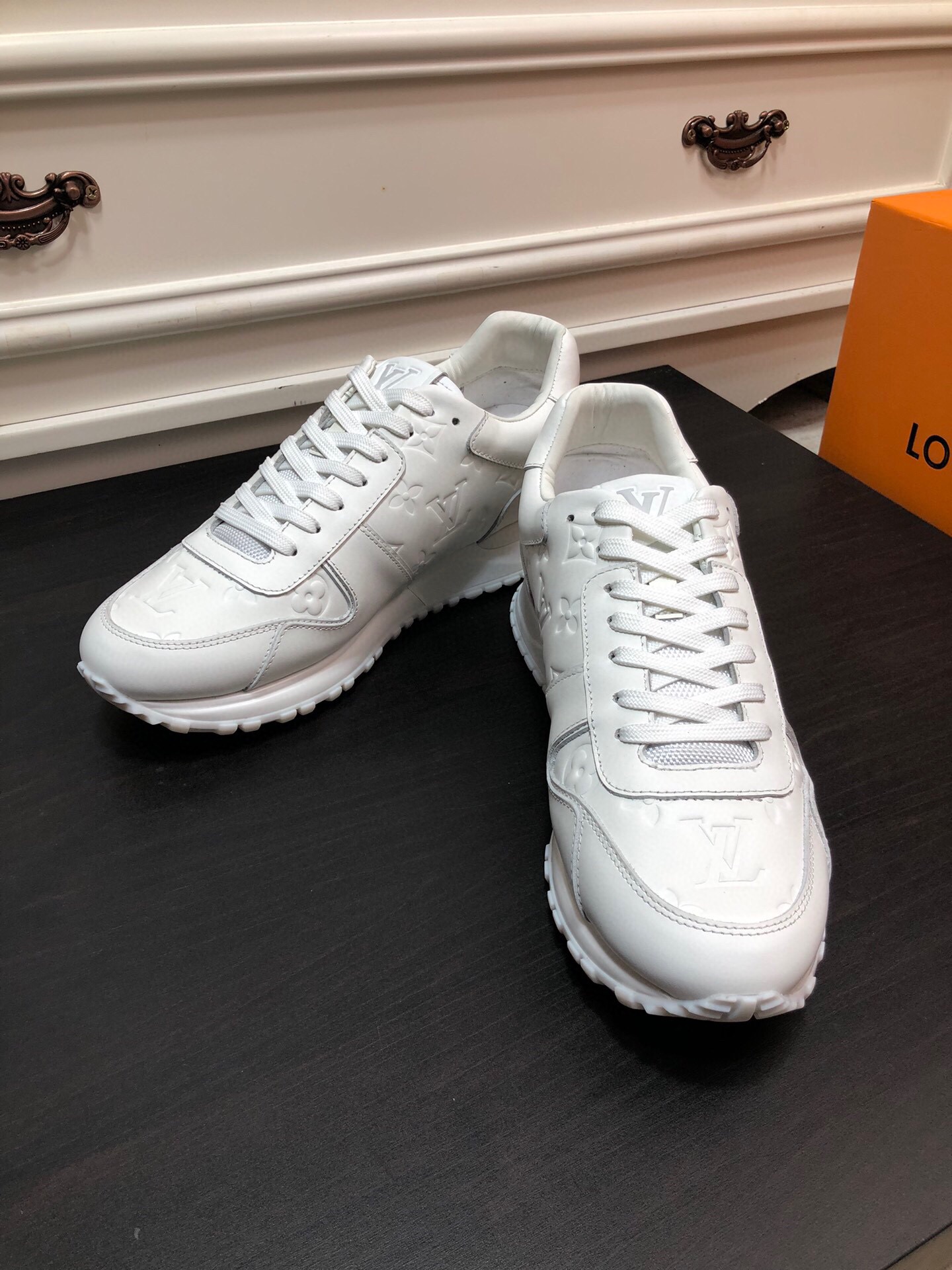 루이비통 2025 남성용 스니커즈 LV695 SH-E