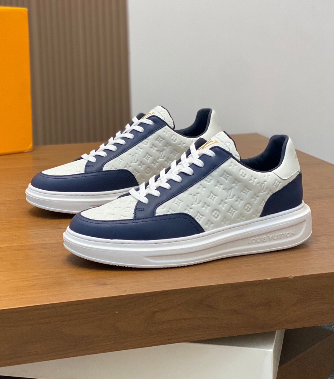 루이비통 2025 남성용 스니커즈 LV709 SH-E