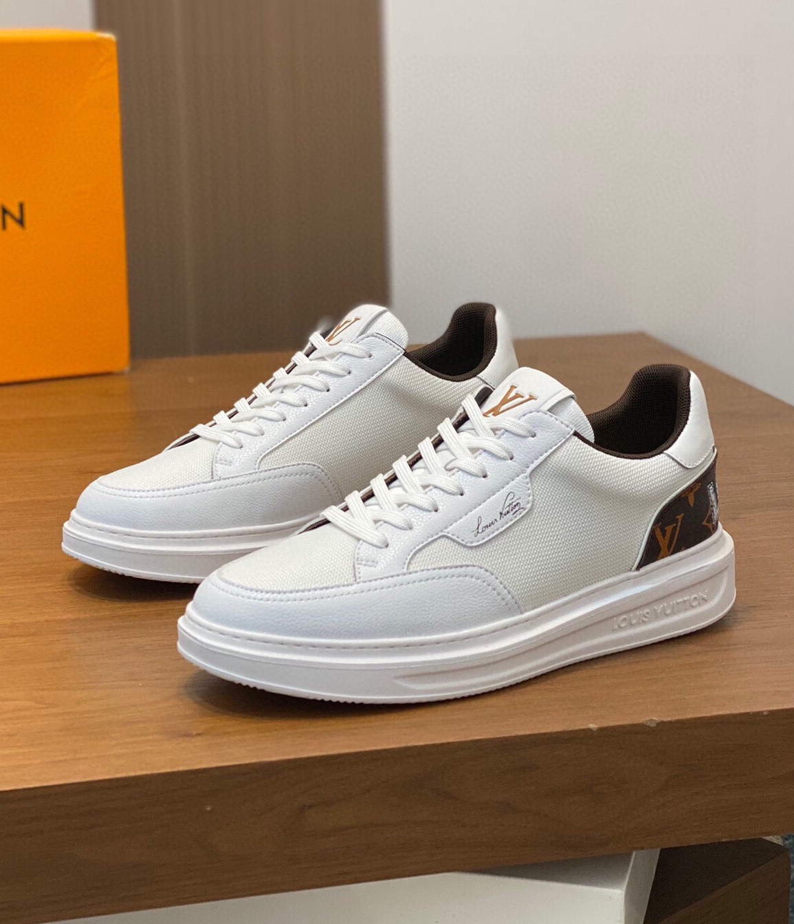 루이비통 2025 남성용 스니커즈 LV712 SH-E
