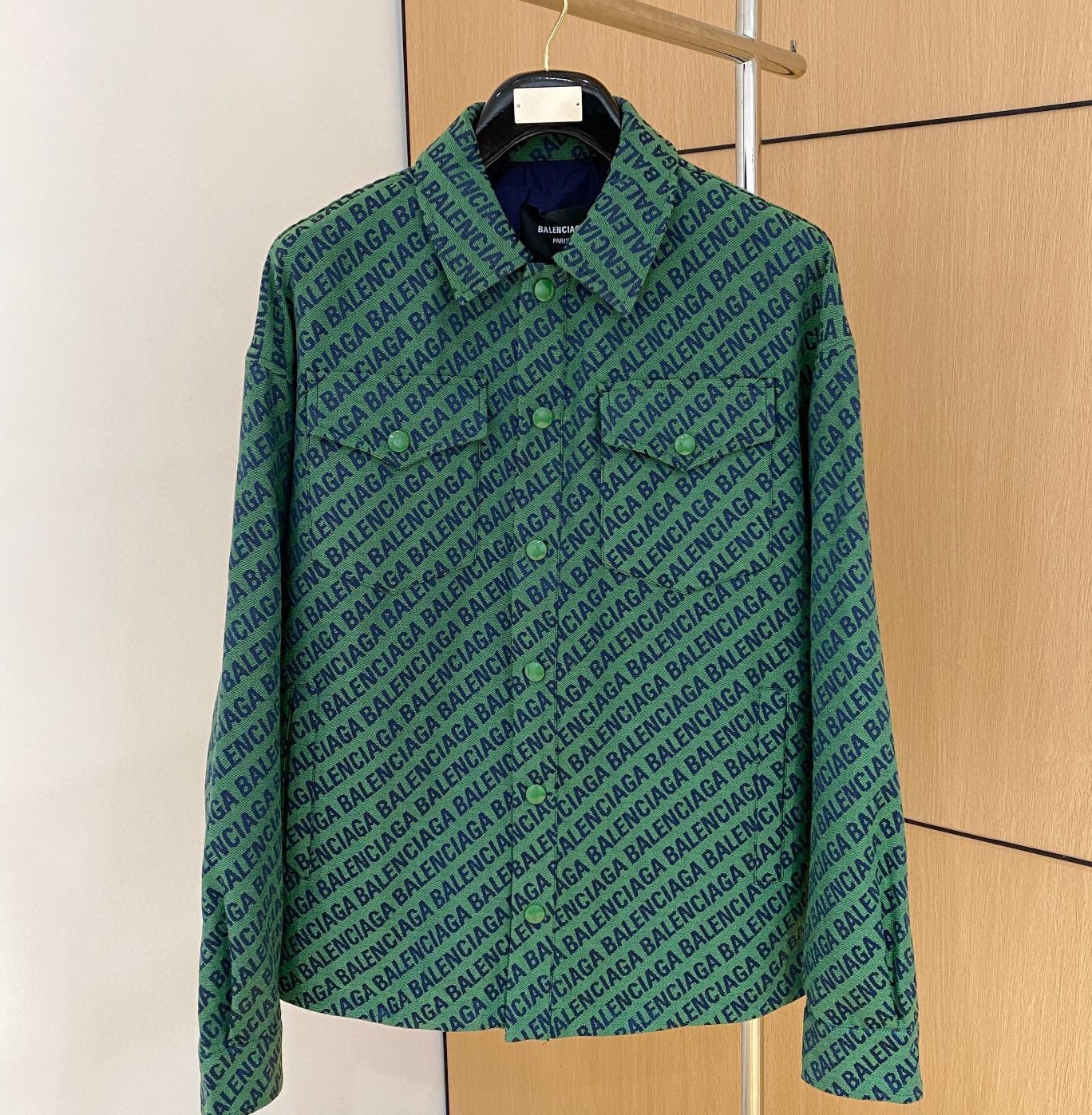 발렌시아가 2025 남성용 자켓 BL1170 YB