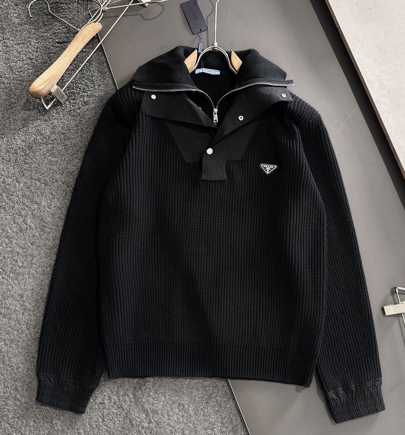 프라다 2025 남성용 울 풀오버 PD1175 PD