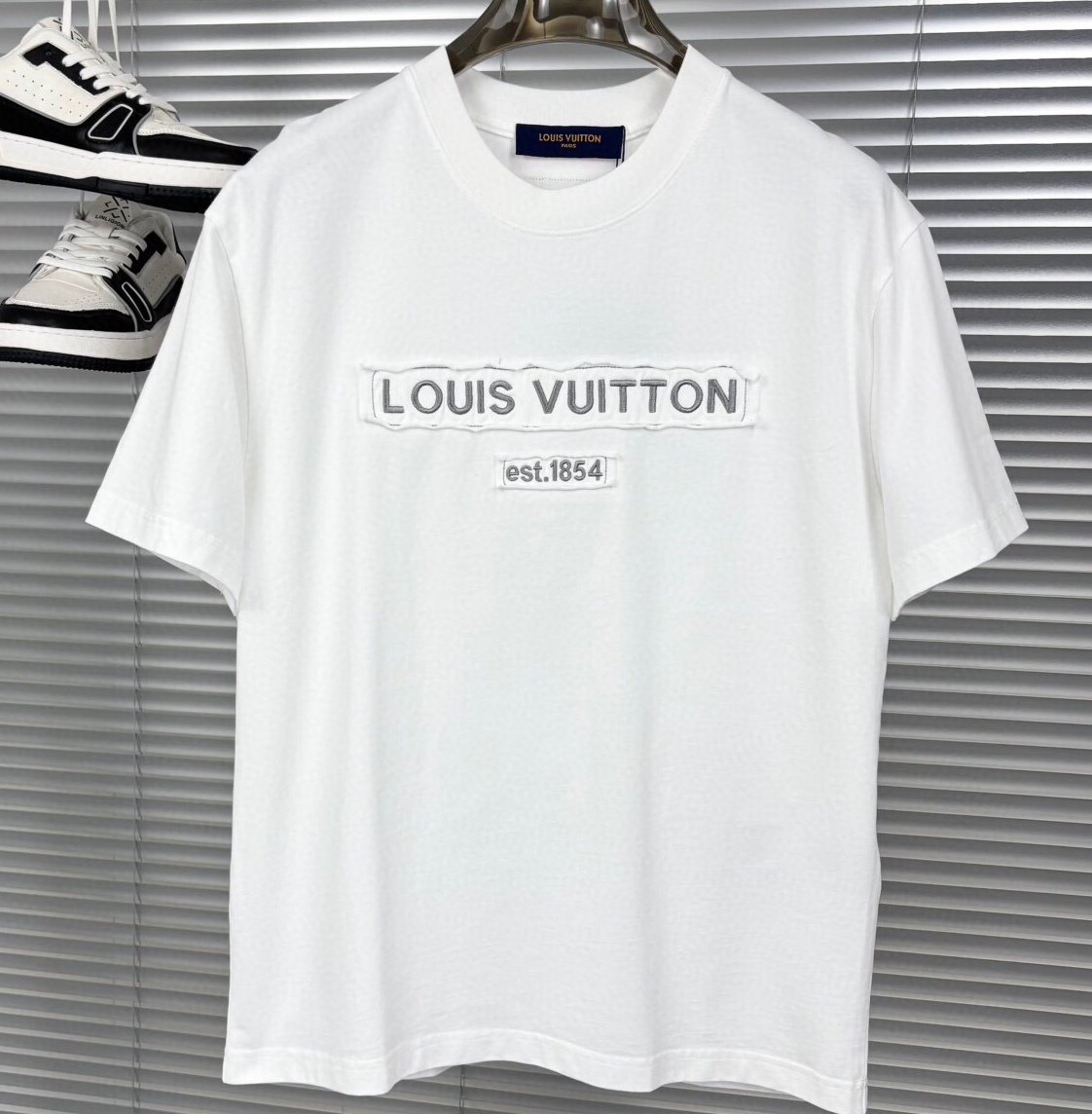 루이비통 2025 남성용  반팔티 LV1674 YB