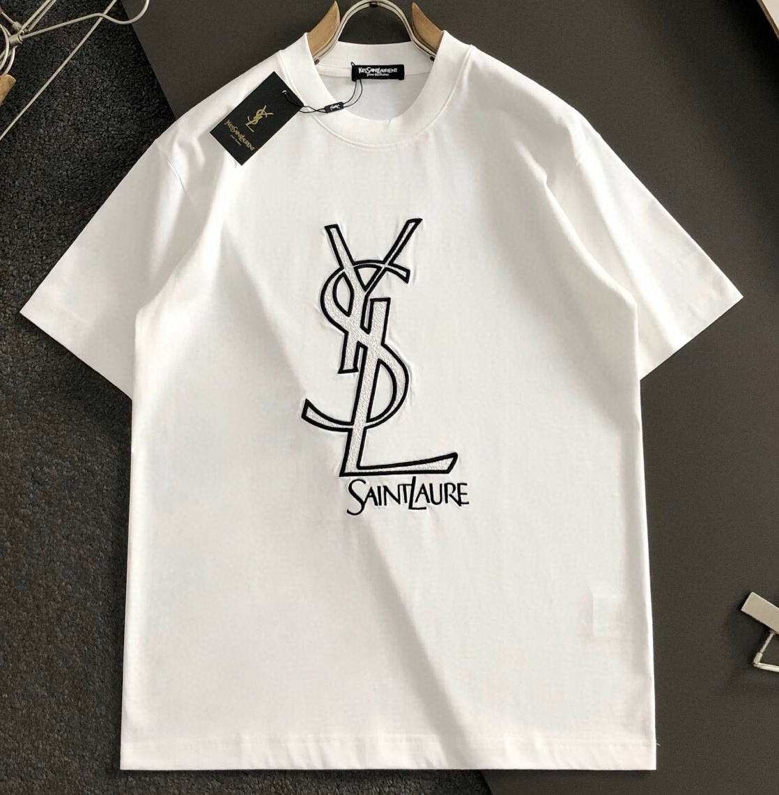 생로랑 2025 남성용 반팔티 YSL064 YB 2컬러