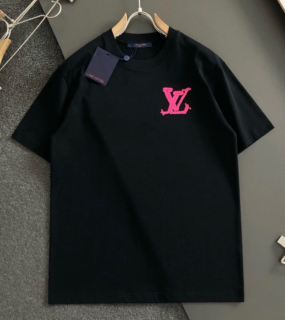 루이비통 2025 남성용 반팔 LV1775 YB 2컬러