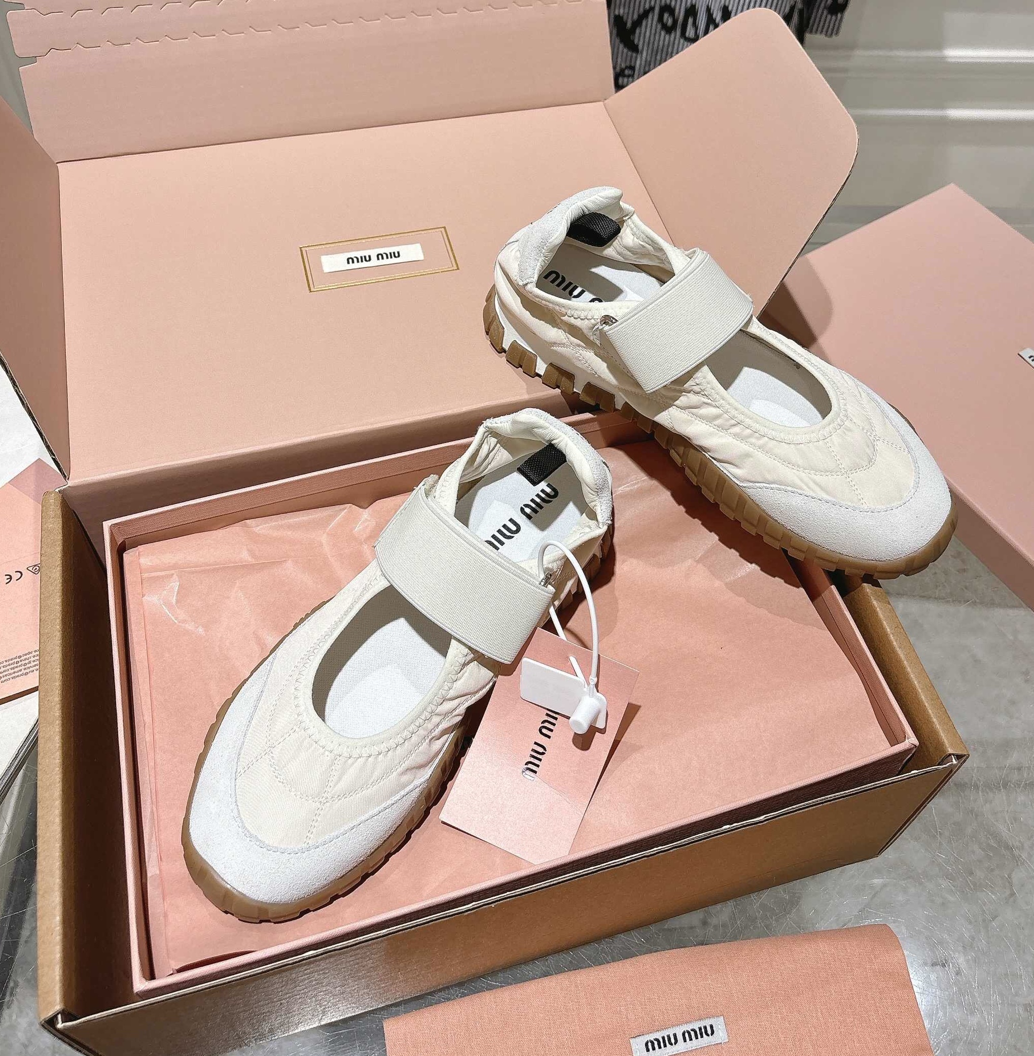 미우미우 2025 여성 플랫슈즈 WA5424 DN