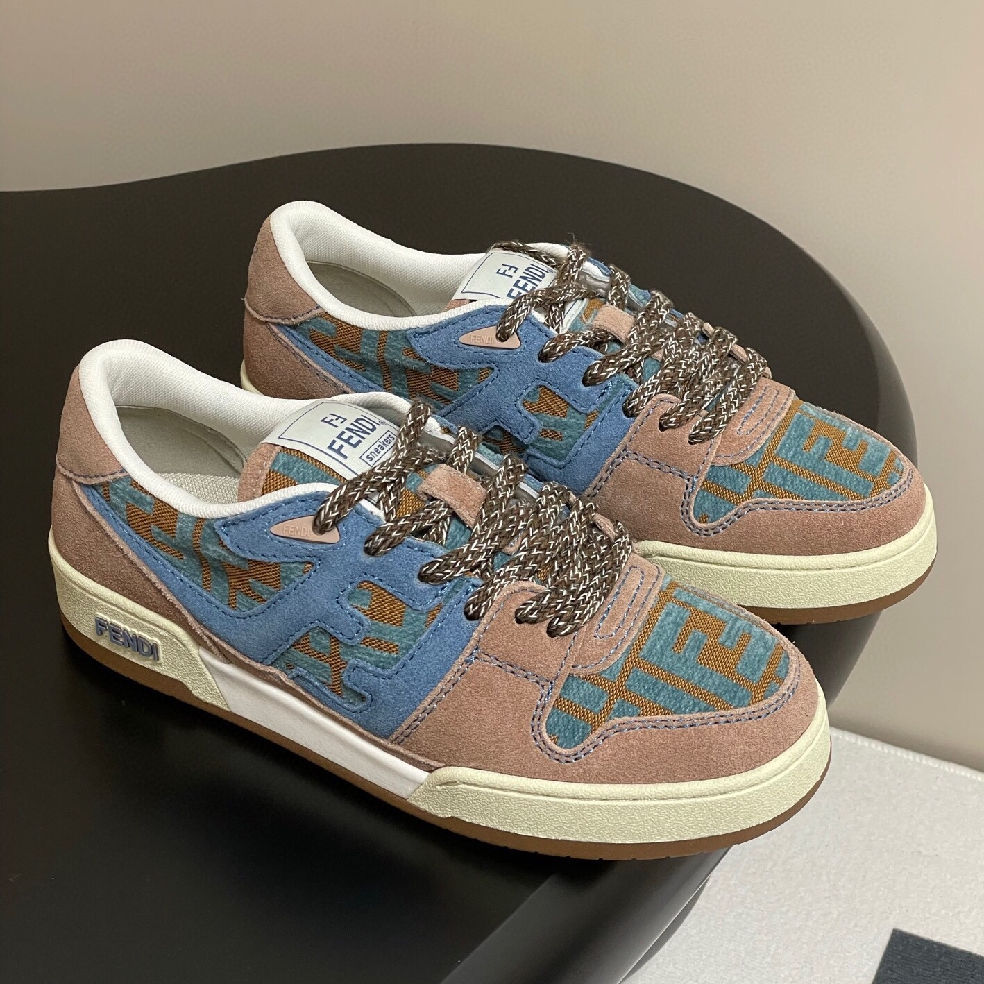 펜디 2025 여성 스니커즈 WA5433 DN