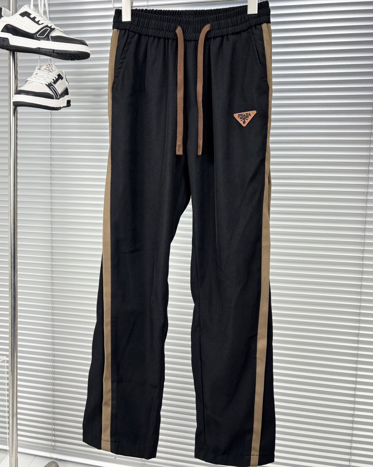 프라다 2025 남성용 바지 PD1294 YB