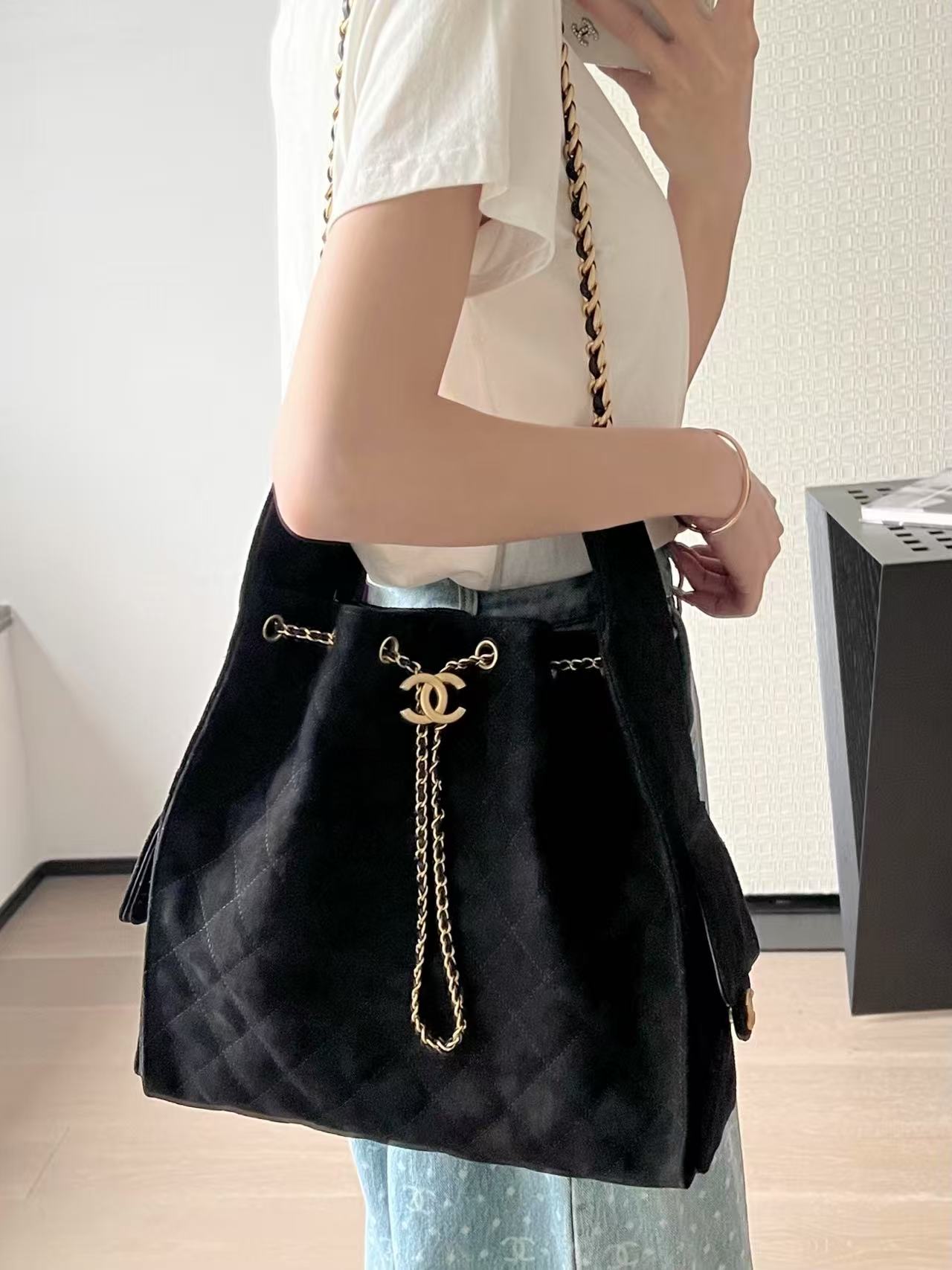[홍콩명품.CHANEL]샤넬 25 미디움 핸드백 워시드 데님 & 골드 메탈 블랙