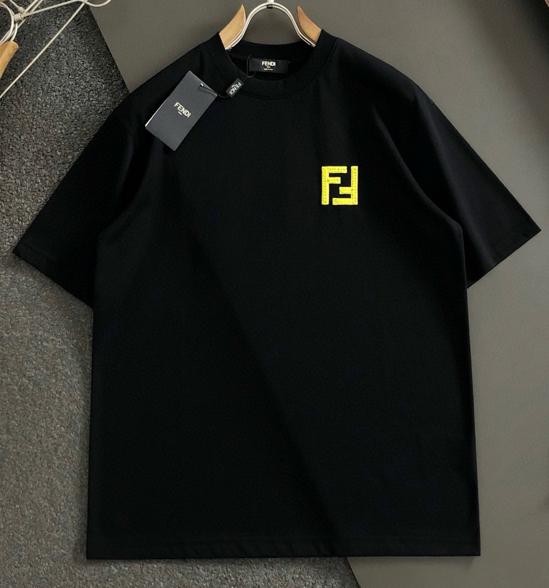 [홍콩명품,FENDI] 펜디2025 남성용  반팔티  FD543 YB 2컬러 홍콩명품의류,구매대행,온라인명품