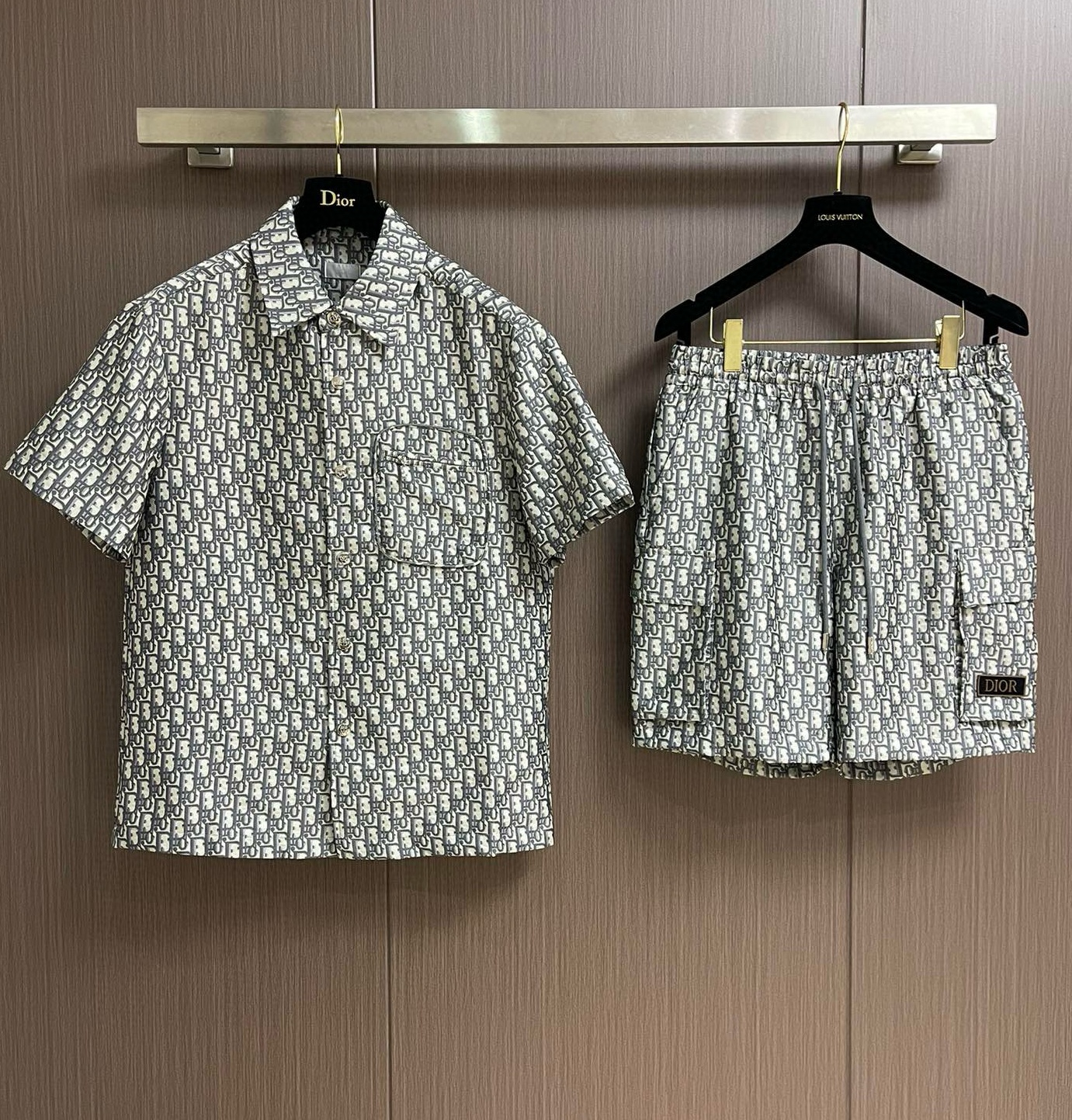 [홍콩명품.Christian Dior]크리스챤 디올 2025 남성용 반팔셔츠 세트 CD864 HD 홍콩명품의류,구매대행,온라인명품