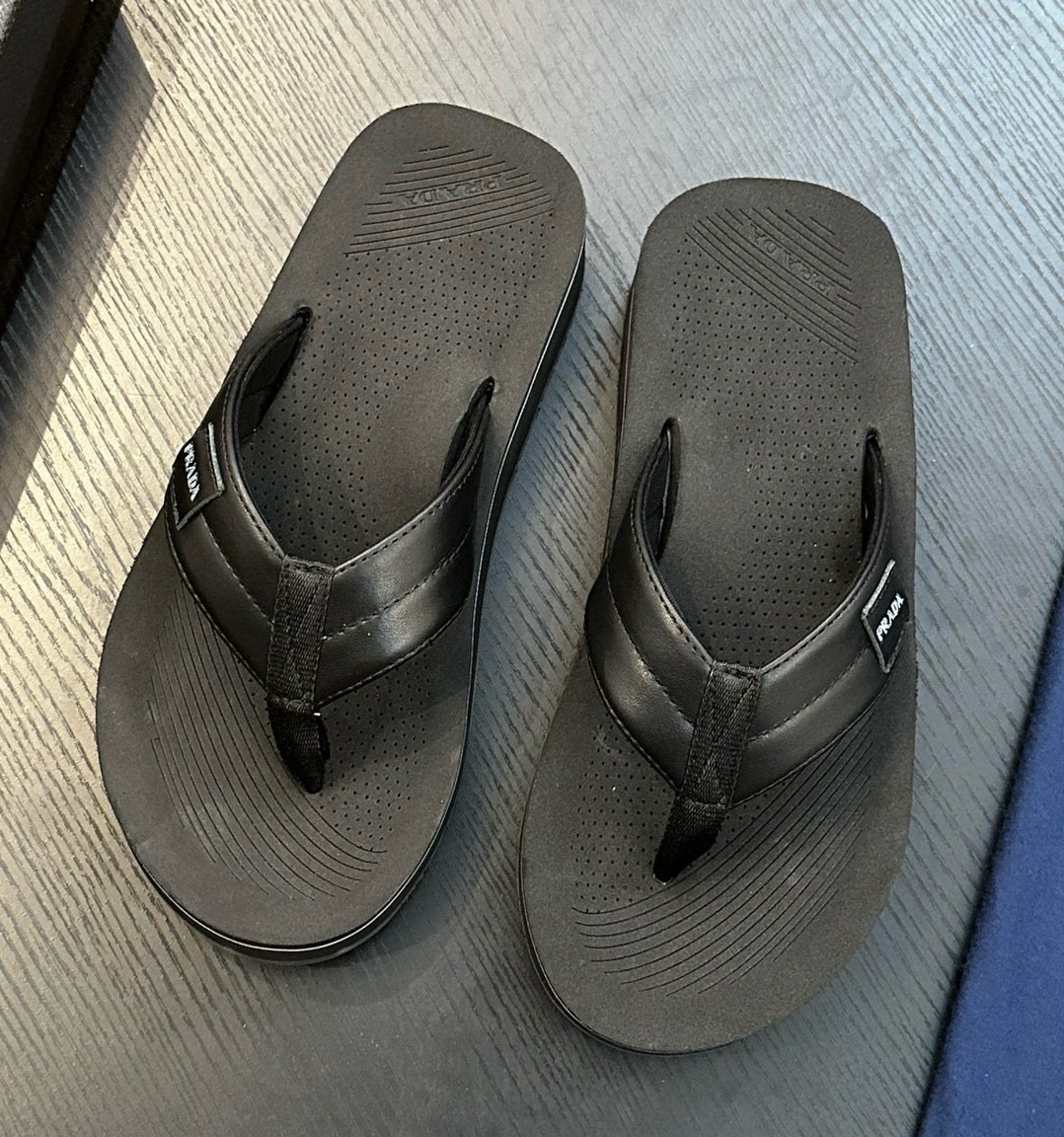 [홍콩명품.PRADA] 프라다 2025 남성용 슬리퍼 PD558 SH-E 홍콩명품의류,구매대행,온라인명품