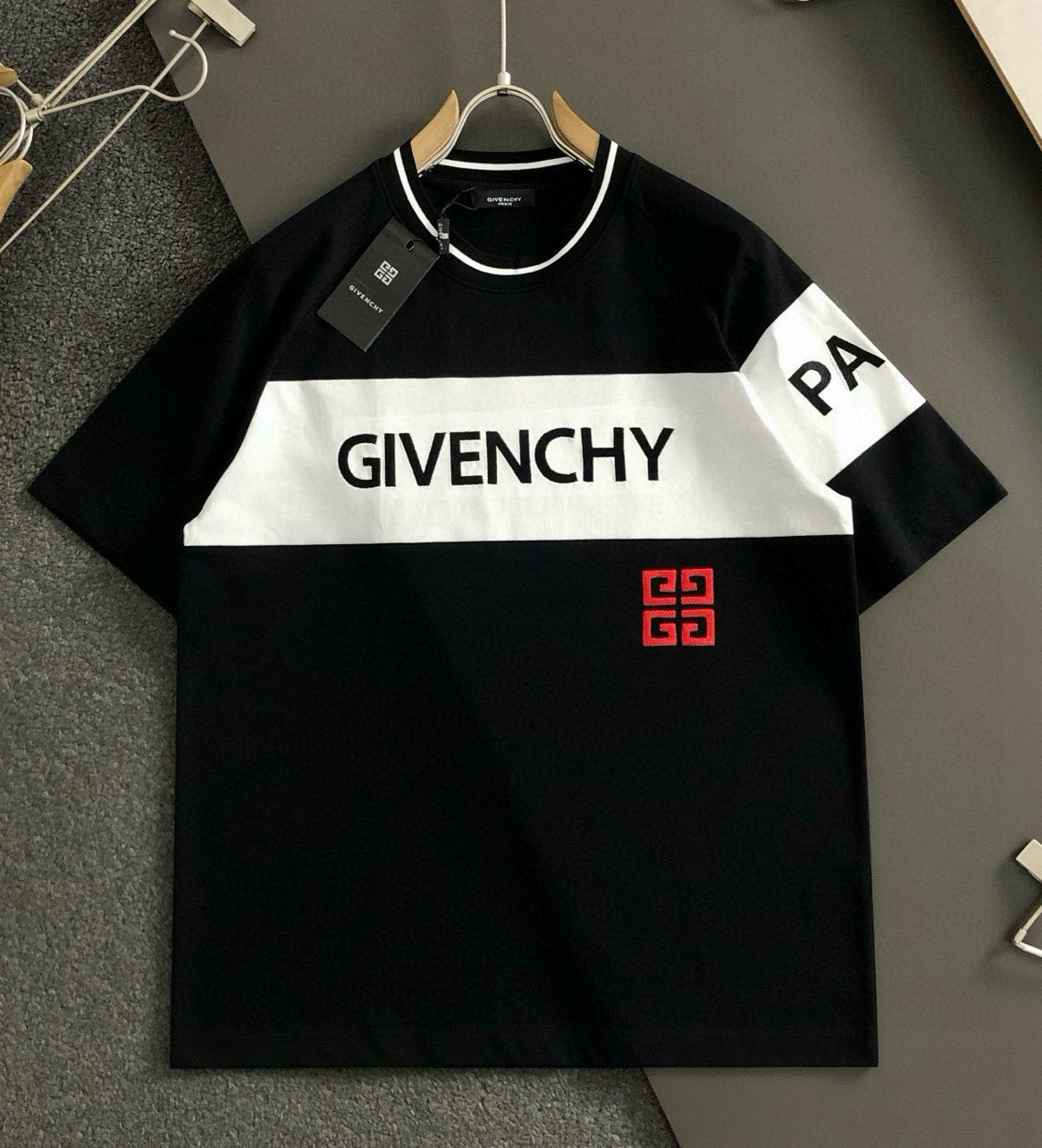 [홍콩명품.GIVENCHY]지방시 2025 남성용 반팔티 GV222 YB 홍콩명품의류,구매대행,온라인명품