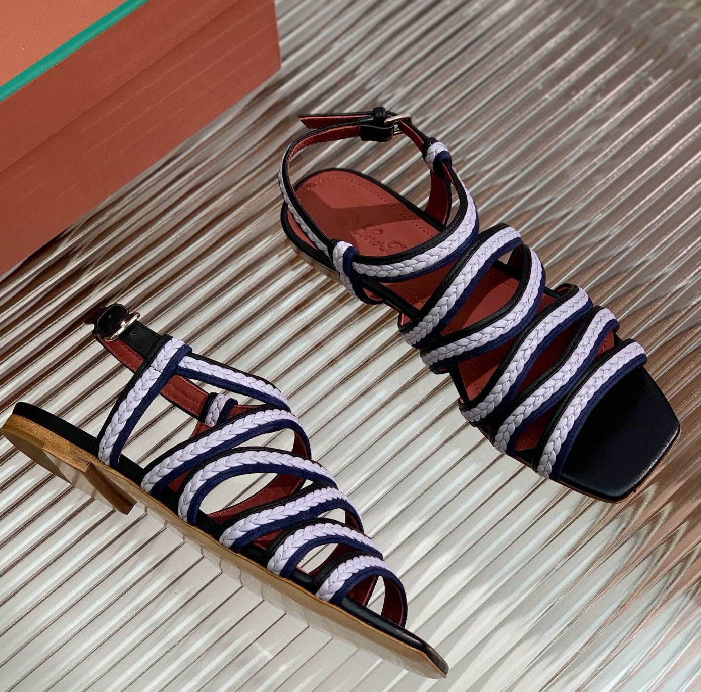 [홍콩명품.loro piana] 로로피아나 2025 여성용 샌들 WA5672 JS-A 홍콩명품의류,구매대행,온라인명품