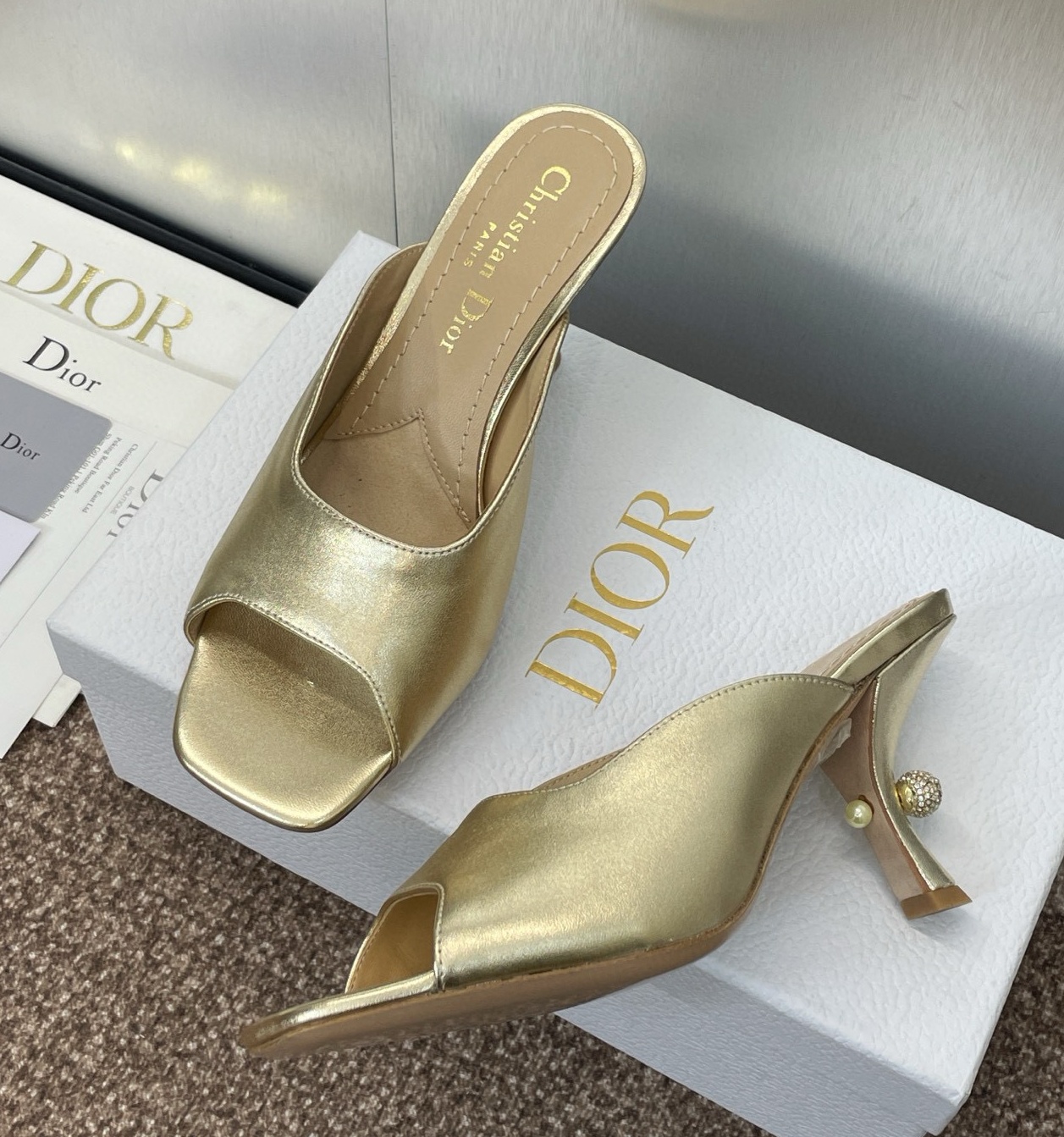 [홍콩명품.Christian Dior ] 크리스챤 디올 2025 여성용 슬리퍼 WA5703 JS-A 홍콩명품의류,구매대행,온라인명품