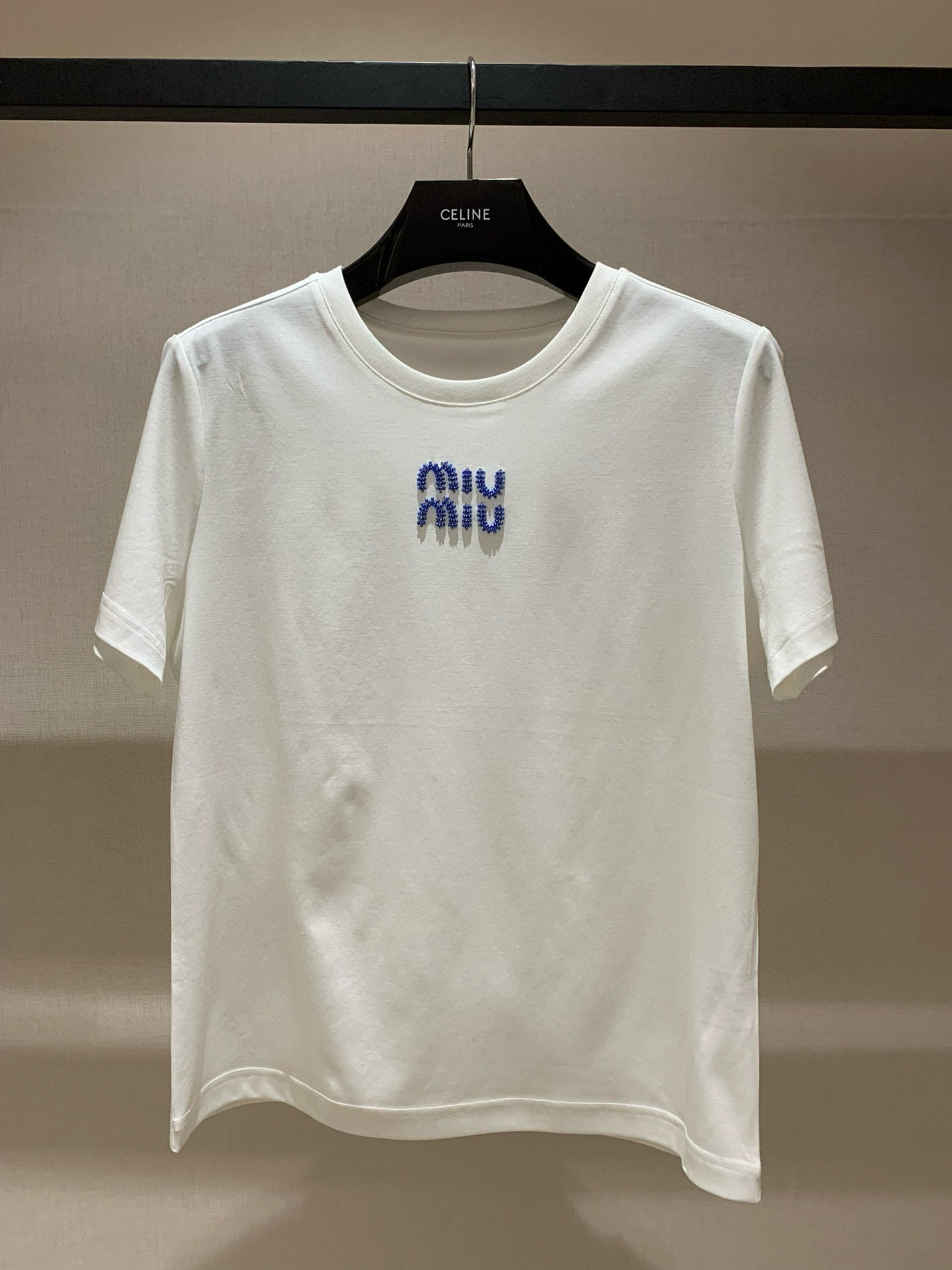 [홍콩명품 MIU MIU] 미우미우 2025 여성용 반팔 WA5748 JS-A  홍콩명품의류,구매대행,온라인명품