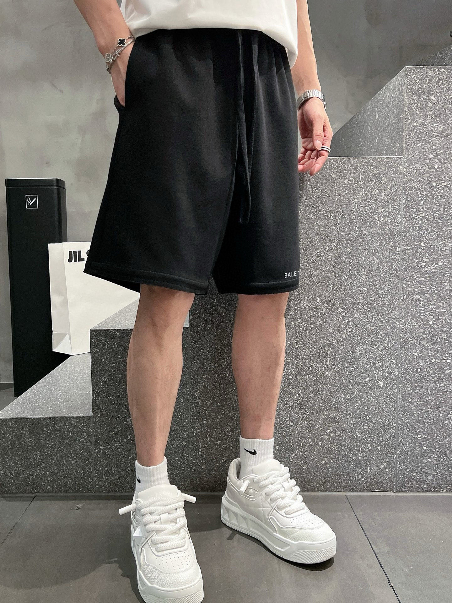 [홍콩명품.BALENCIAGA] 발렌시아가 2025 남성용 반바지 BL1238 PD 홍콩명품의류,구매대행,온라인명품