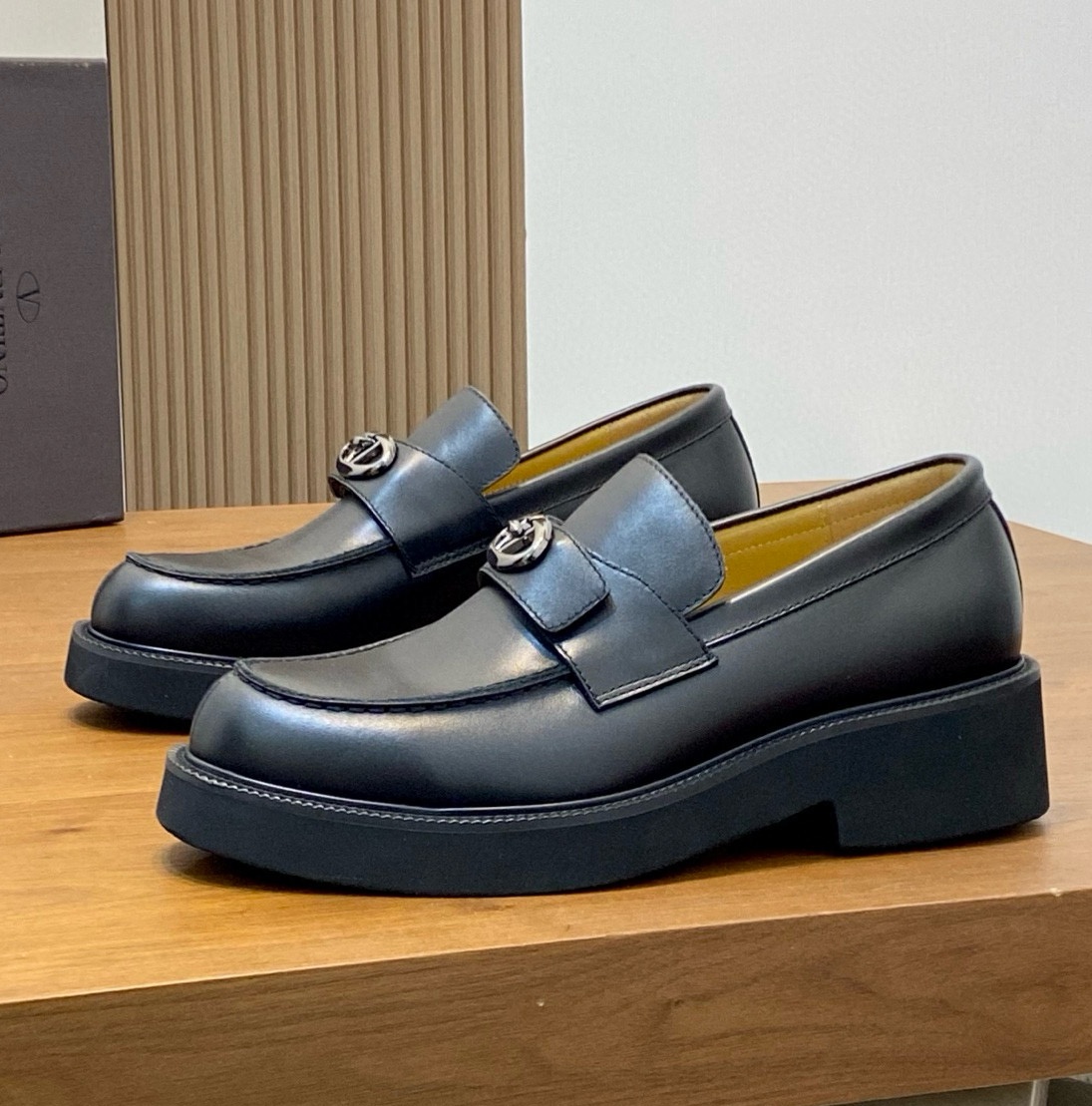 [홍콩명품.VALENTINO]발렌티노 2025 남성용 로퍼 VT217 SH-E 홍콩명품의류,구매대행,온라인명품