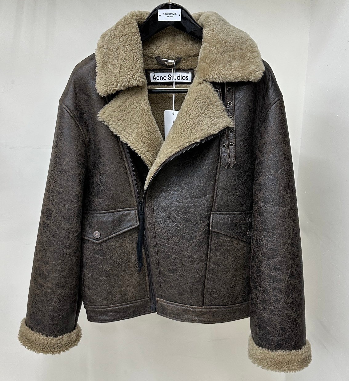 [홍콩명품.ACNE] 아크네 스튜디오 2025 남성용 모피일체 양가죽코트 GT240 HD 홍콩명품의류,구매대행,온라인명품