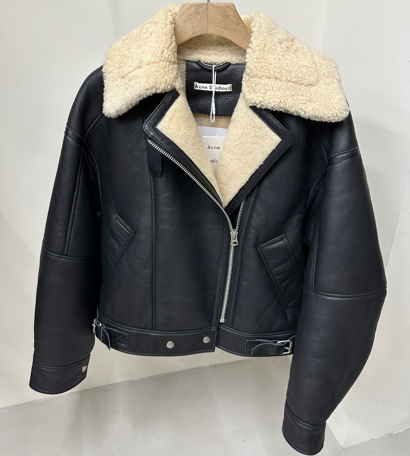 [홍콩명품.ACNE] 아크네 스튜디오 2025 남성용 모피일체 양가죽코트 GT241 HD 홍콩명품의류,구매대행,온라인명품