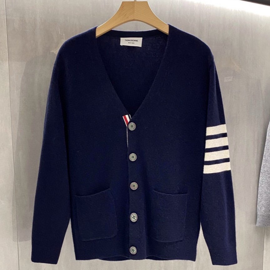 [홍콩명품.THOM BROWNE ] 톰 브라운 2025 남성용 울 가디건 TB1272 YB 홍콩명품의류,구매대행,온라인명품
