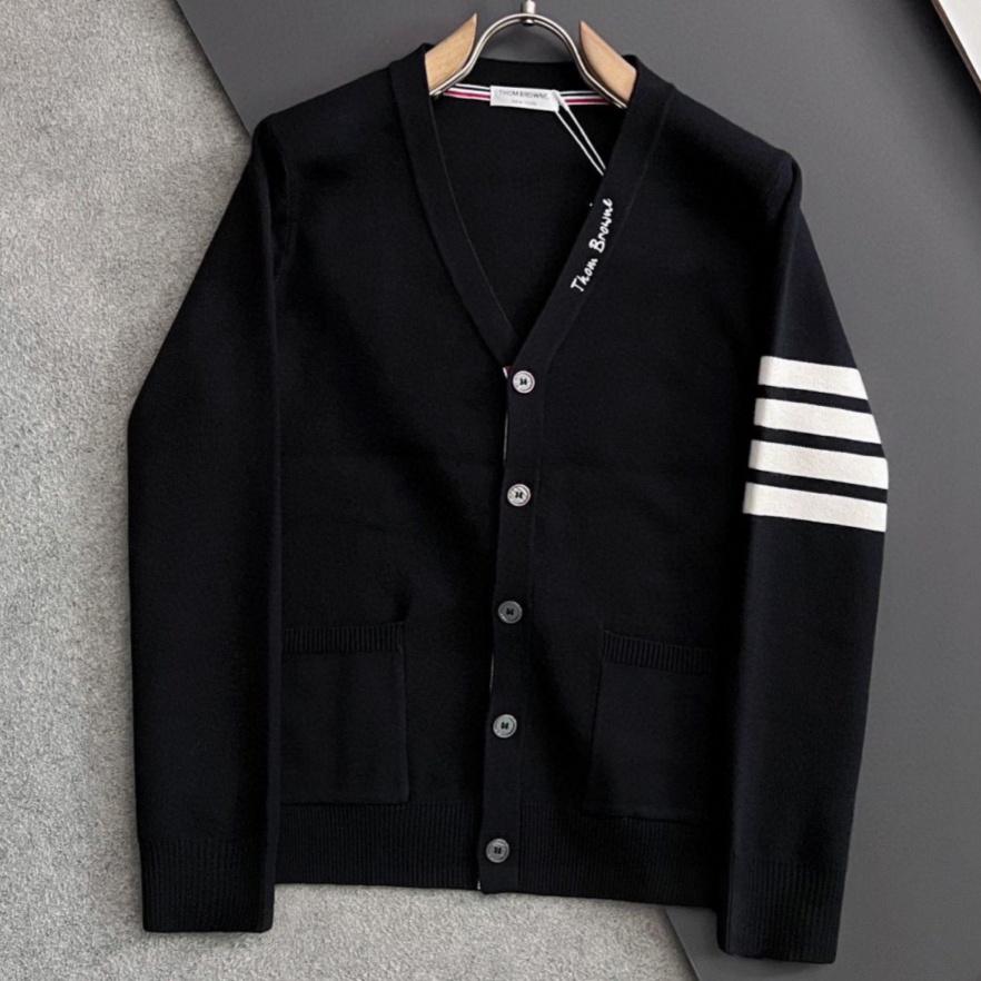 [홍콩명품.THOM BROWNE ] 톰 브라운 2025 남성용 울 가디건 TB1278 YB 홍콩명품의류,구매대행,온라인명품