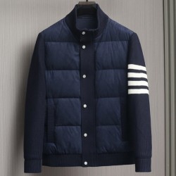 [홍콩명품.THOM BROWNE ] 톰 브라운 2025 남성용 덕다운 패딩 TB1312 YB 홍콩명품의류,구매대행,온라인명품