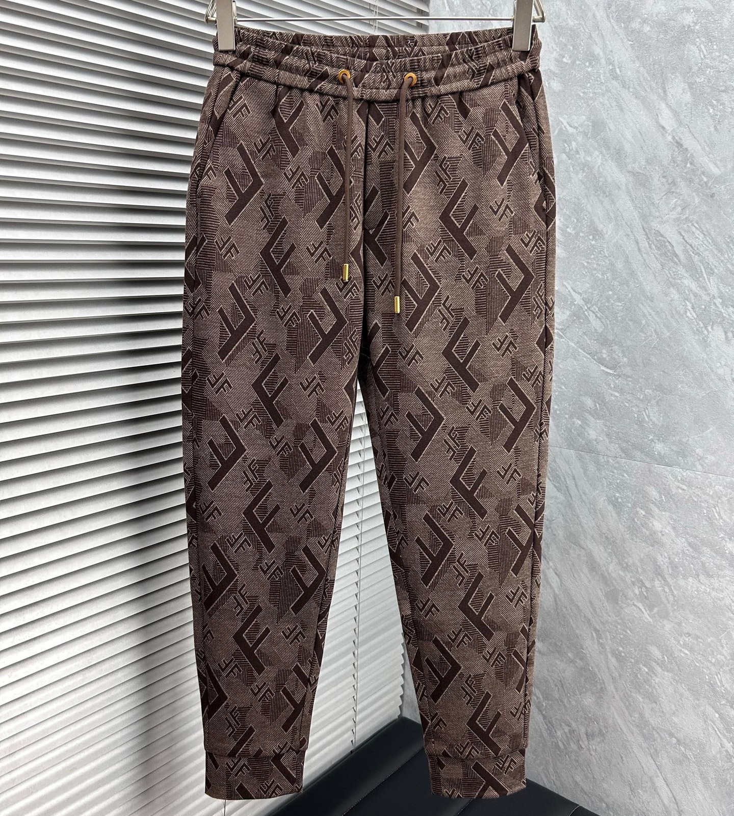 [홍콩명품,FENDI] 펜디 2025 남성용 추리닝바지 FD651 PD 홍콩명품의류,구매대행,온라인명품