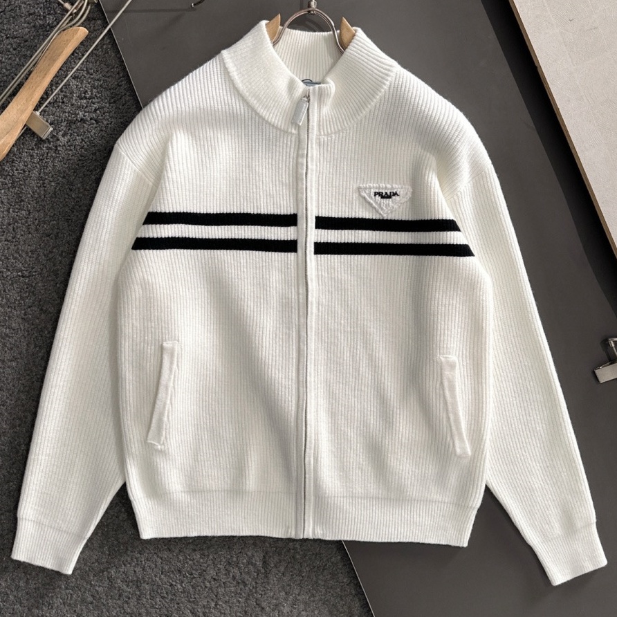 [홍콩명품.PRADA] 프라다 2025 남성용 울혼방 가디건 PD1555 PD 홍콩명품의류,구매대행,온라인명품