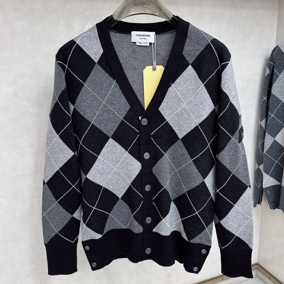 [홍콩명품.THOM BROWNE ] 톰 브라운 2025 남성용 울혼방 가디건 TB1328 PD 홍콩명품의류,구매대행,온라인명품