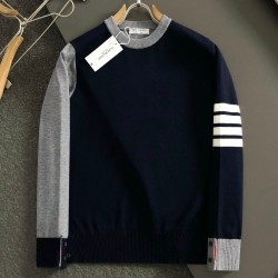[홍콩명품.THOM BROWNE ] 톰 브라운 2025 남성용 니트 풀오버 TB1334 PD 홍콩명품의류,구매대행,온라인명품