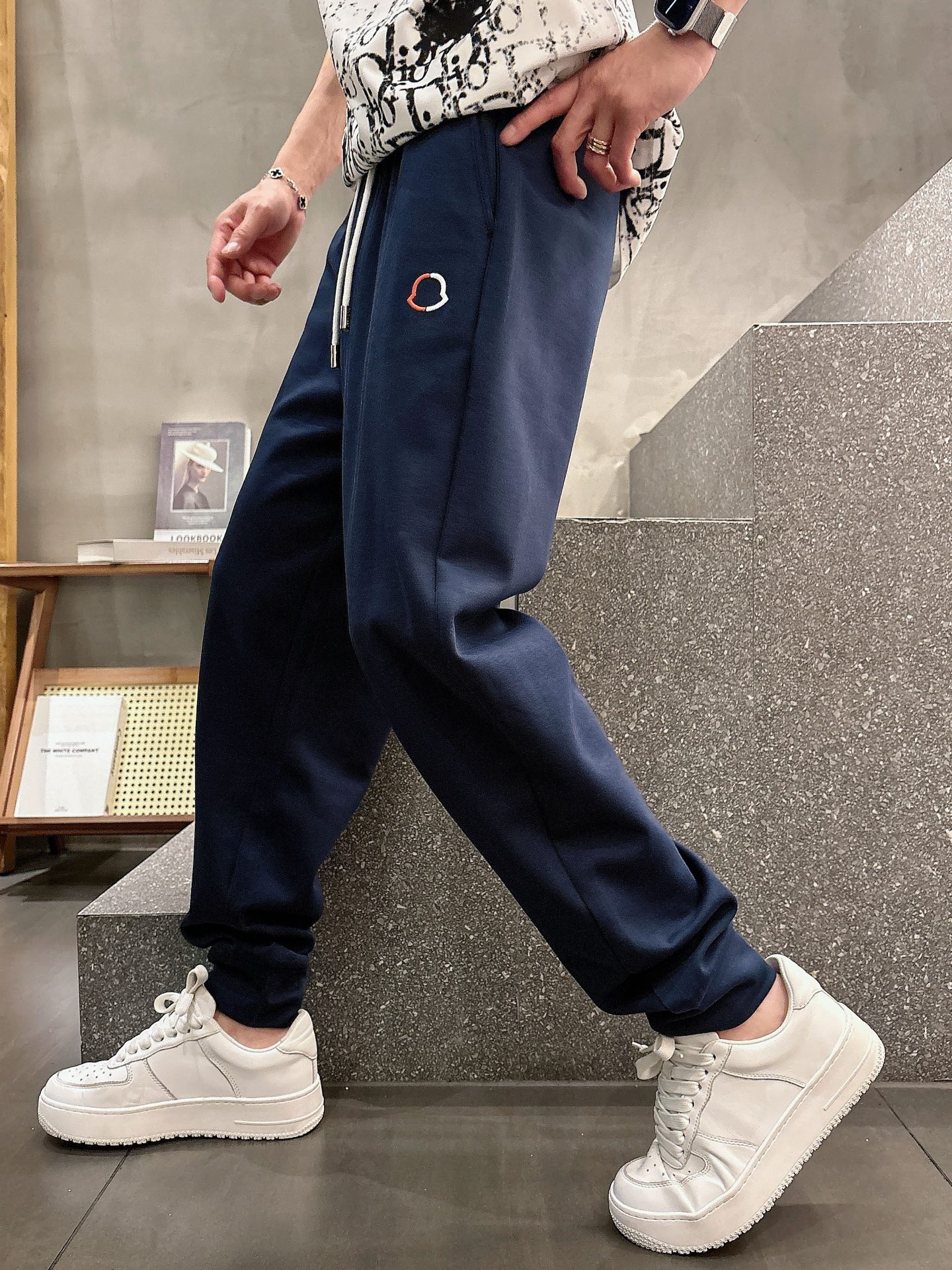 [홍콩명품.MONCLER] 몽클레어 2025 남성용 추리닝바지 MQ1545 PD 홍콩명품의류,구매대행,온라인명품