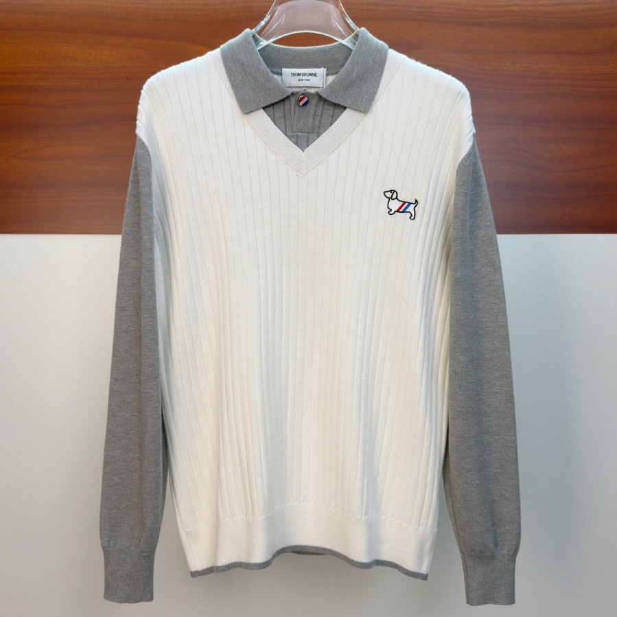 [홍콩명품.THOM BROWNE ] 톰 브라운 2025 남성용 니트 풀오버 TB1358 PD 홍콩명품의류,구매대행,온라인명품