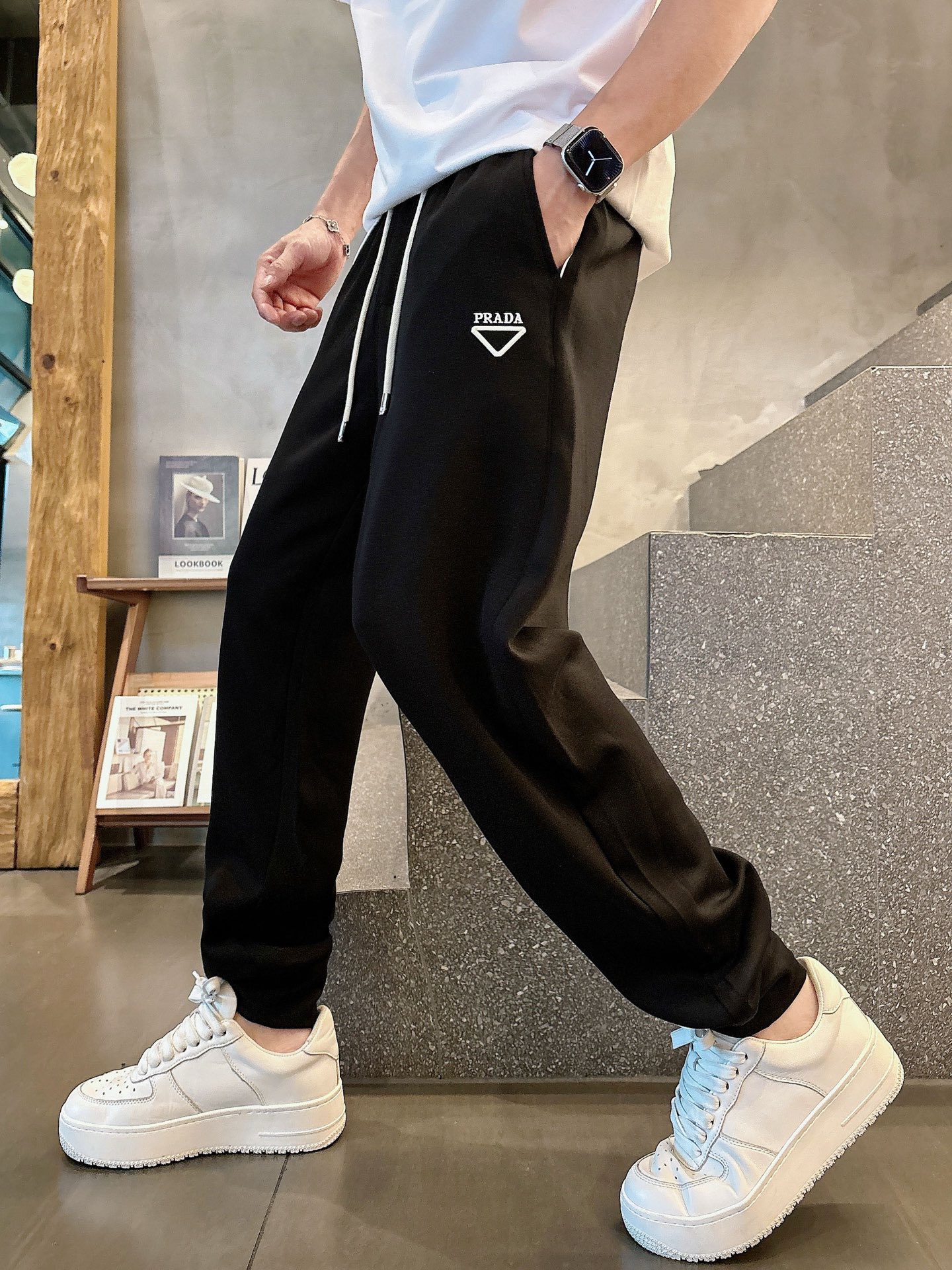 [홍콩명품.PRADA] 프라다 2025 남성용 추리닝바지  PD1589 PD 홍콩명품의류,구매대행,온라인명품