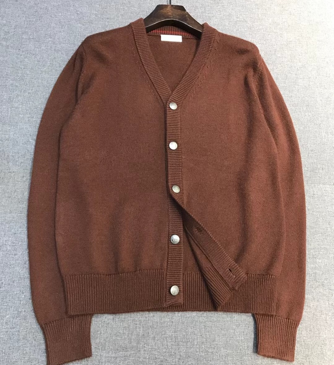 [홍콩명품.BRUNELLO CUCINELLI]브루넬로 쿠치넬리 2025 남성용 울가디건 BL11344 YB 홍콩명품의류,구매대행,온라인명품