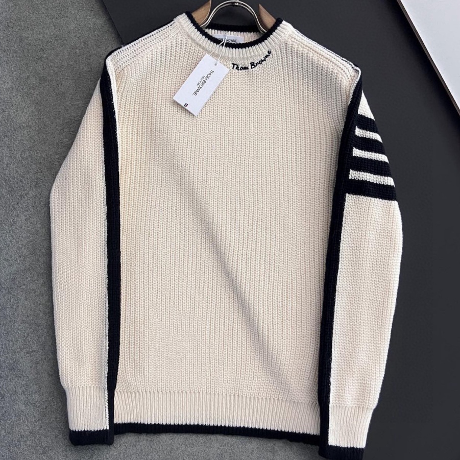[홍콩명품.THOM BROWNE ] 톰 브라운 2025 남성용 니트 풀오버 TB1360 PD 홍콩명품의류,구매대행,온라인명품