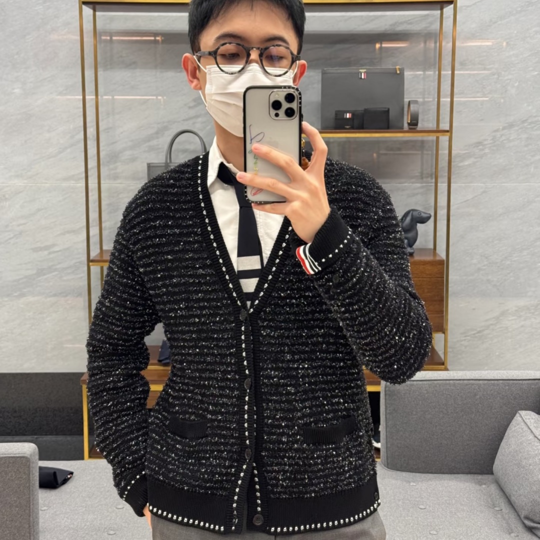 [홍콩명품.THOM BROWNE ] 톰 브라운 2026 남성용 울가디건 TB1393 TB3 홍콩명품의류,구매대행,온라인명품