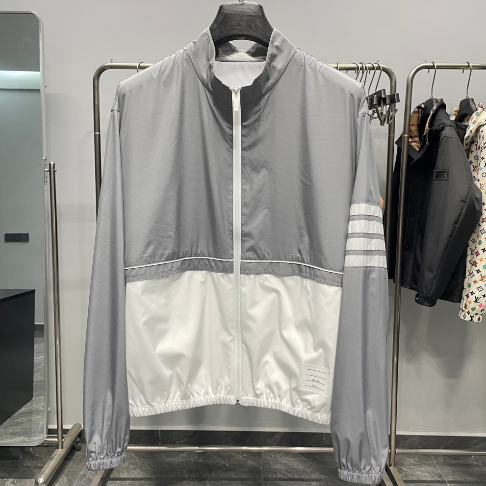 [홍콩명품.THOM BROWNE ] 톰 브라운 2026 남성용 바람막이자켓 TB1431 PD 홍콩명품의류,구매대행,온라인명품