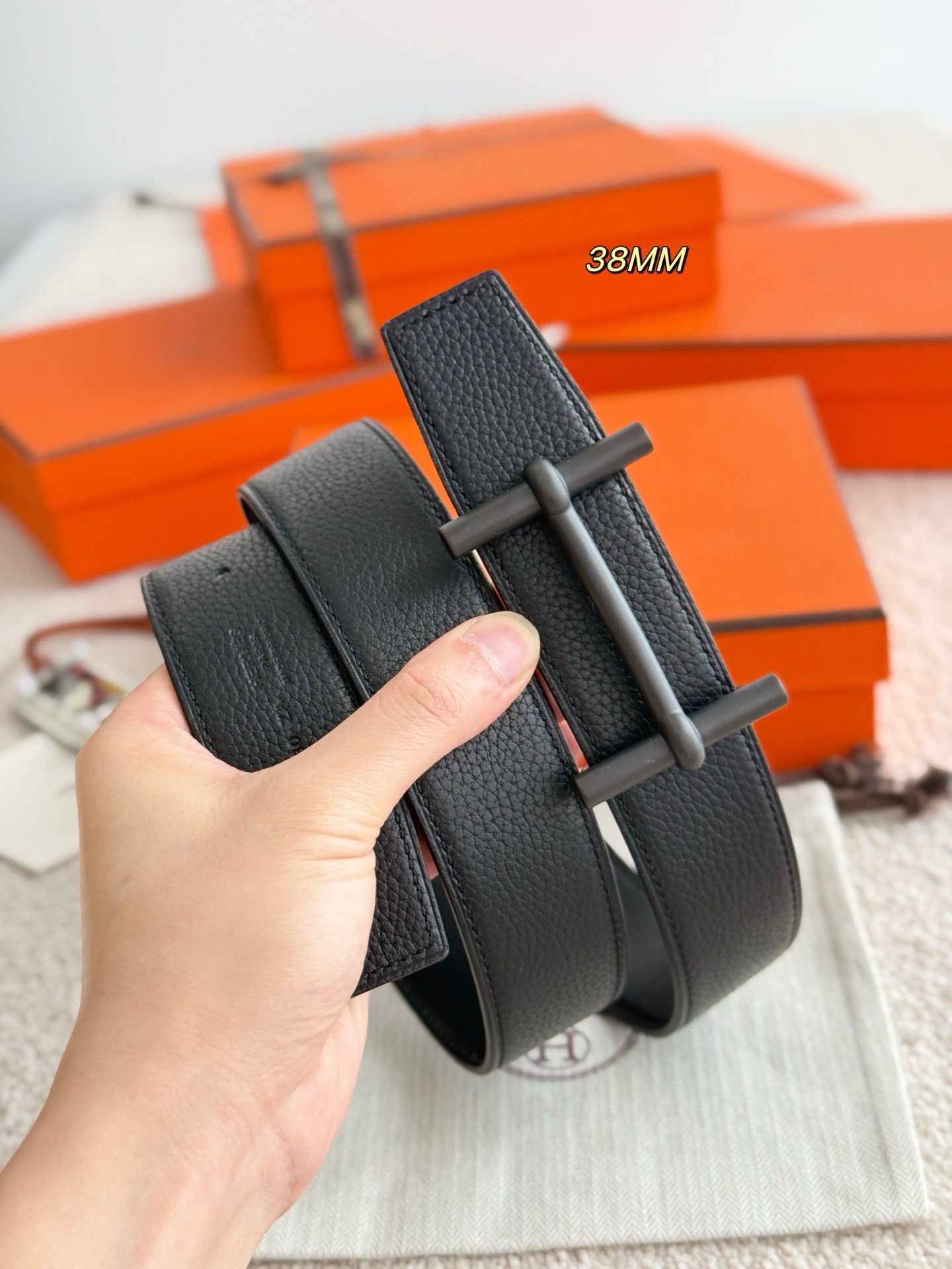 [홍콩명품.HERMES] 에르메스 2026 남성용 가죽벨트 3.8 CM HM015