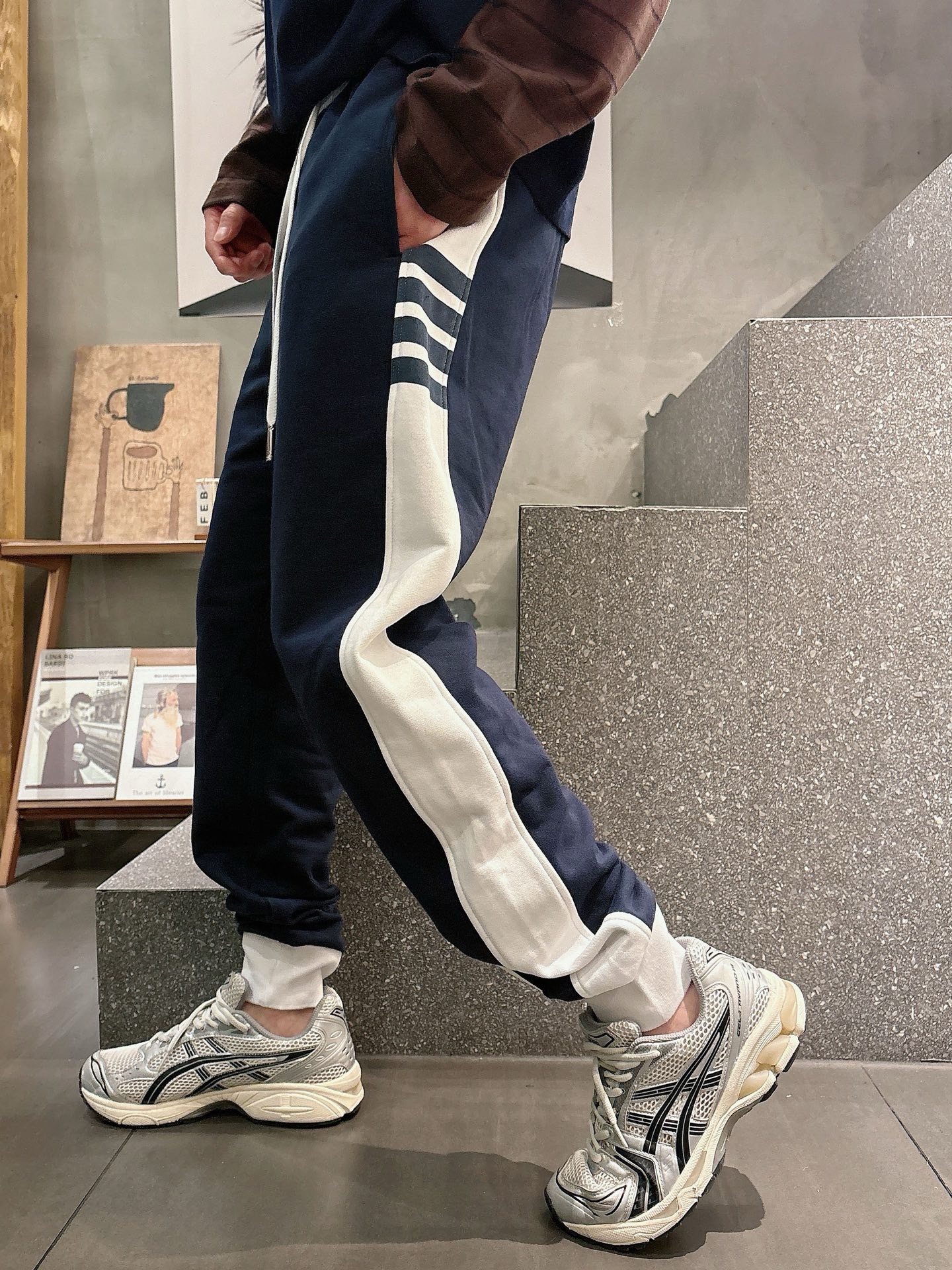 [홍콩명품.THOM BROWNE ] 톰 브라운 2026 남성용 추리닝바지 TB1494 PD 홍콩명품의류,구매대행,온라인명품