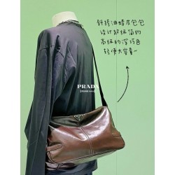 프라다 앤틱 레더 지퍼 숄더백 밀리터리 2VH187