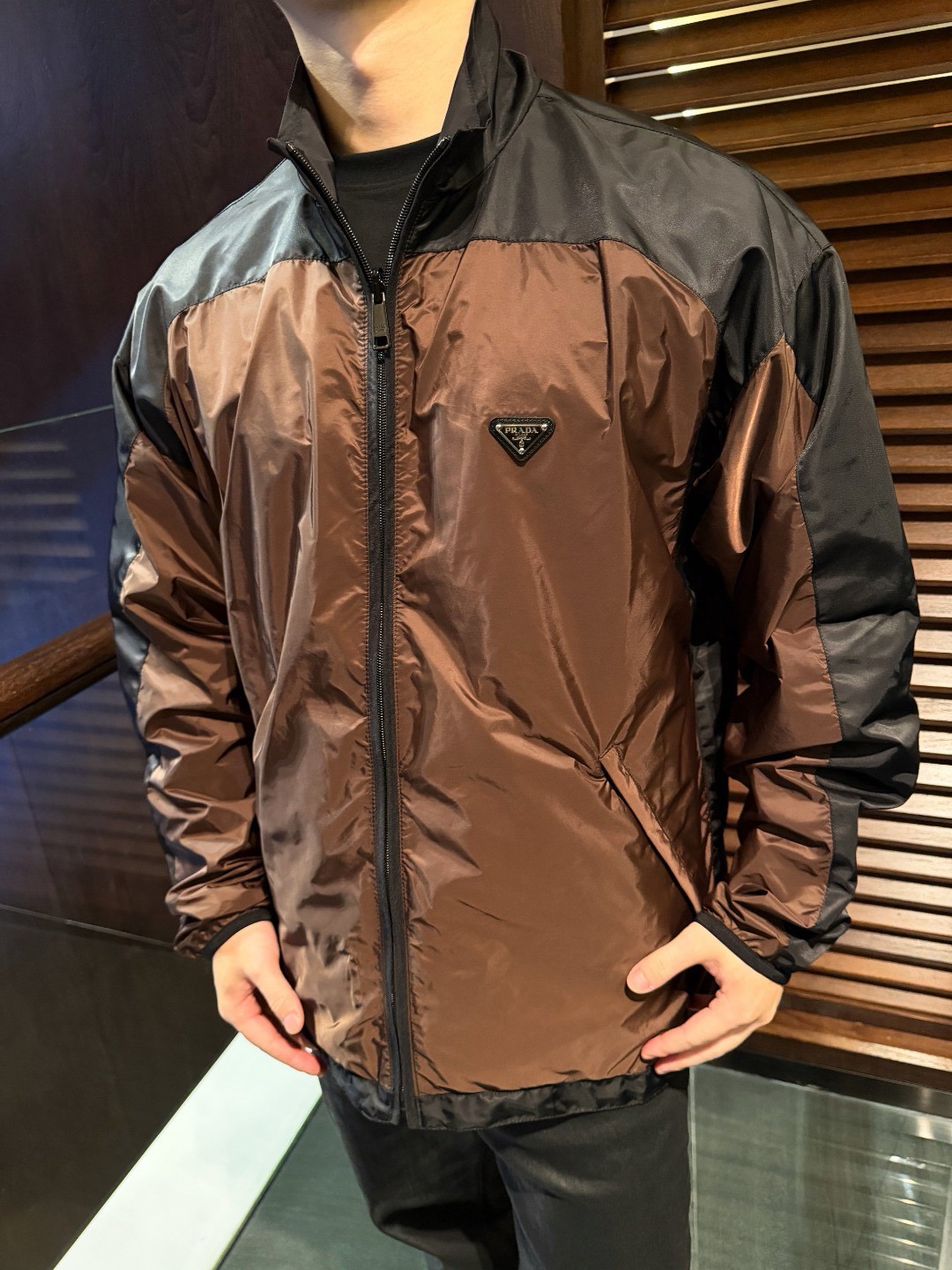 [홍콩명품.PRADA] 프라다 2026 남성용 양면 자켓 PD2241 PD 홍콩명품의류,구매대행,온라인명품